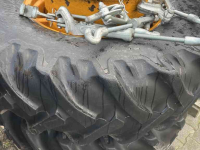 Wielen, Banden, Velgen & Afstandsringen  16.9R28 naast 20.5R25