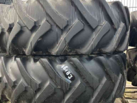 Wielen, Banden, Velgen & Afstandsringen  16.9R28 naast 20.5R25