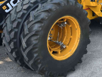 Wielen, Banden, Velgen & Afstandsringen  16.9R28 naast 20.5R25