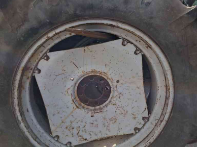 Wielen, Banden, Velgen & Afstandsringen Ford 16.9 R 38 Ploegbanden met velg