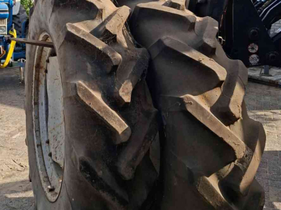 Wielen, Banden, Velgen & Afstandsringen Ford 16.9 R 38 Ploegbanden met velg