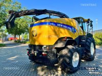 Veldhakselaar New Holland FR 700 hakselaar