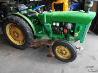 Smalspoor tractor John Deere 820 v