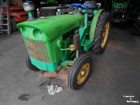 Smalspoor tractor John Deere 820 v