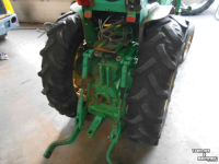 Smalspoor tractor John Deere 820 v