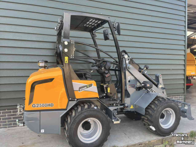 Shovel / Wiellader / Kniklader Giant G2500HD