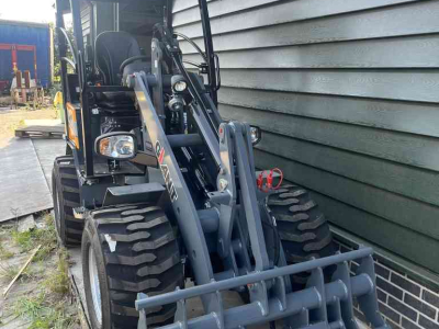Shovel / Wiellader / Kniklader Giant G2500HD