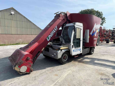Zelfrijdende Voermengwagen Unifast Virage 200 voermengwagen voermachines