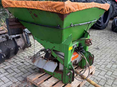 Sneeuwruim werktuigen Amazone E+S 750 zoutstrooier
