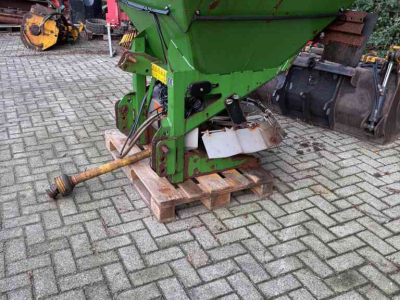 Sneeuwruim werktuigen Amazone E+S 750 zoutstrooier