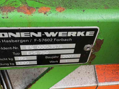 Sneeuwruim werktuigen Amazone E+S 750 zoutstrooier