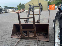Front-laders / Frontlader / Voorlader  Robuuste voorlader met bak en balenprikker, MF