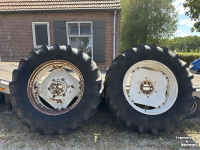 Wielen, Banden, Velgen & Afstandsringen Ford 18.4R38
