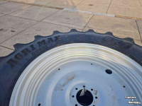Wielen, Banden, Velgen & Afstandsringen BKT 460/85R38 en 380/85R28 BKT Agrimax