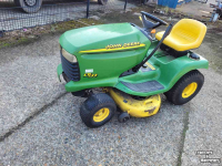 Zitmaaier John Deere zitmaaier LT 133