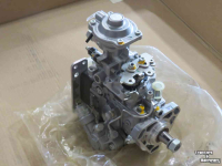 Bandenkraan / Graafmachine op wielen New Holland Brandstofpomp MH  O&K Parts nr:504028507