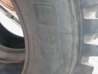 Wielen, Banden, Velgen & Afstandsringen BKT 440/80R34 ridemax