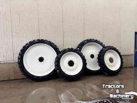 Wielen, Banden, Velgen & Afstandsringen BKT 270/95 R54 + 270/95 R38 op velg 1.80m spoor