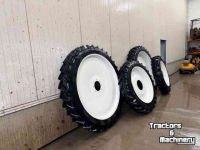Wielen, Banden, Velgen & Afstandsringen BKT 270/95 R54 + 270/95 R38 op velg 1.80m spoor