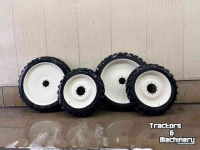Wielen, Banden, Velgen & Afstandsringen BKT 270/95 R54 + 270/95 R38 op velg 1.80m spoor