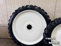 Wielen, Banden, Velgen & Afstandsringen BKT 270/95 R54 + 270/95 R38 op velg 1.80m spoor