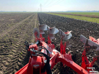 Ploegen Kuhn Vari-Master L 4E On-Land ploeg