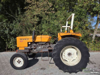 Tractor / Trekker Renault 551