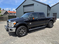 Pick-up Ford Lariat, Crew-Cab, Grijs kenteken.