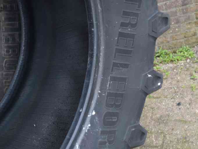 Wielen, Banden, Velgen & Afstandsringen Trelleborg 650/65r42 tm 800