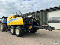 Persen / Balenpers / Pakkenpers New Holland BB 9070 CropCutter Balenpers