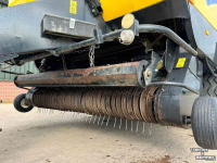 Persen / Balenpers / Pakkenpers New Holland BB 9070 CropCutter Balenpers
